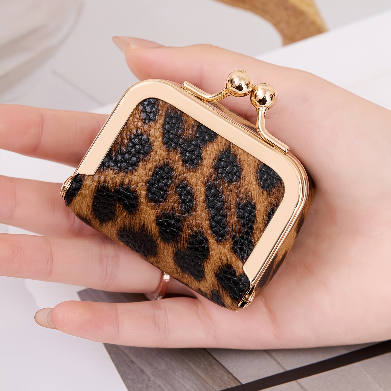 Women's Leopard Print Mini Vintage Style Portable Jewelry Box, Coin Purse with Clasp, Mini Travel Ring Box, Travel Jewelry Case, Women's Cosmetic Organizer, Suitable for Storing Earrings, Rings, Necklaces, and Bracelets.