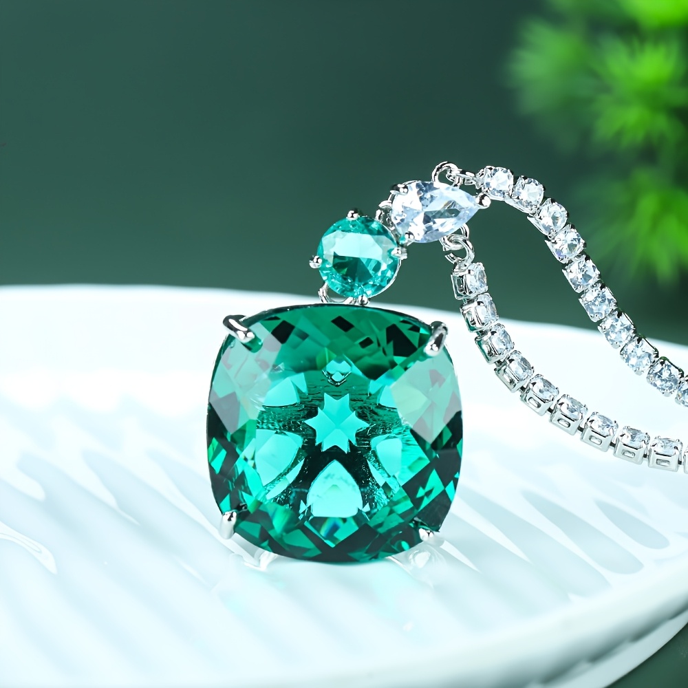 TEMU Fashionable And Luxurious, A Large-carat Green Minimalist Necklace, A Statement Piece