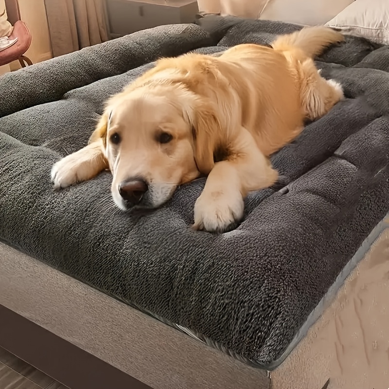 extra large plush dog bed sofa cat nest dog cage mat thickened super soft polyester pet mat suitable for small medium and large cats and dogs cute rectangular sofa Product details 1