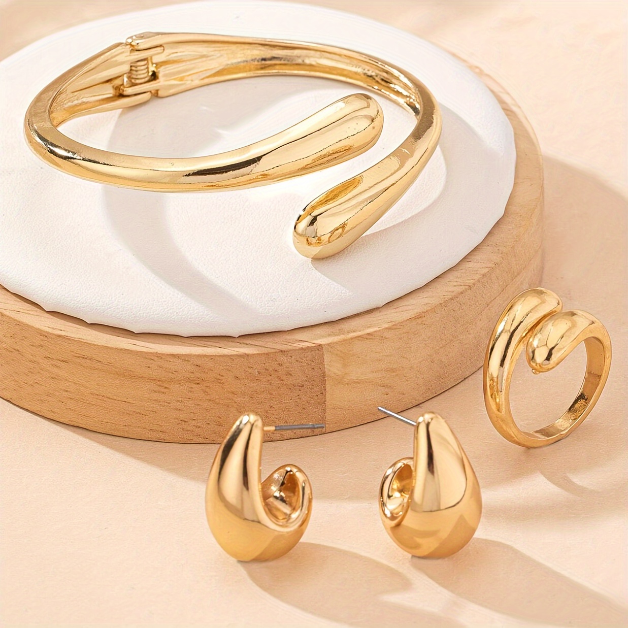 2pcs of Teardrop Earrings + 1pc of Bracelet + 1pc of Ring Geometric Teardrop Shape Women'S Jewelry Set Suitable for Daily Wear And Versatile Party Gifts