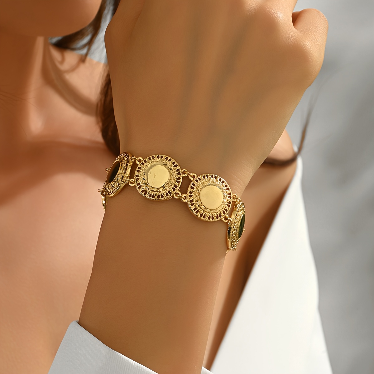 TEMU 1pc Women's Retro Style Disc Bracelet, Chain Design Adjustable Clasp, Daily Commute Party Gathering Spring Summer Outfit Niche Versatile