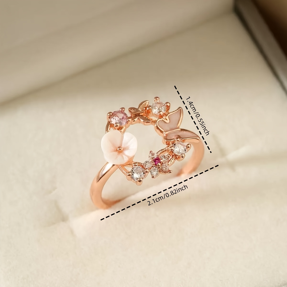 Exquisite Flower Unisex Ring with Synthetic Zircon