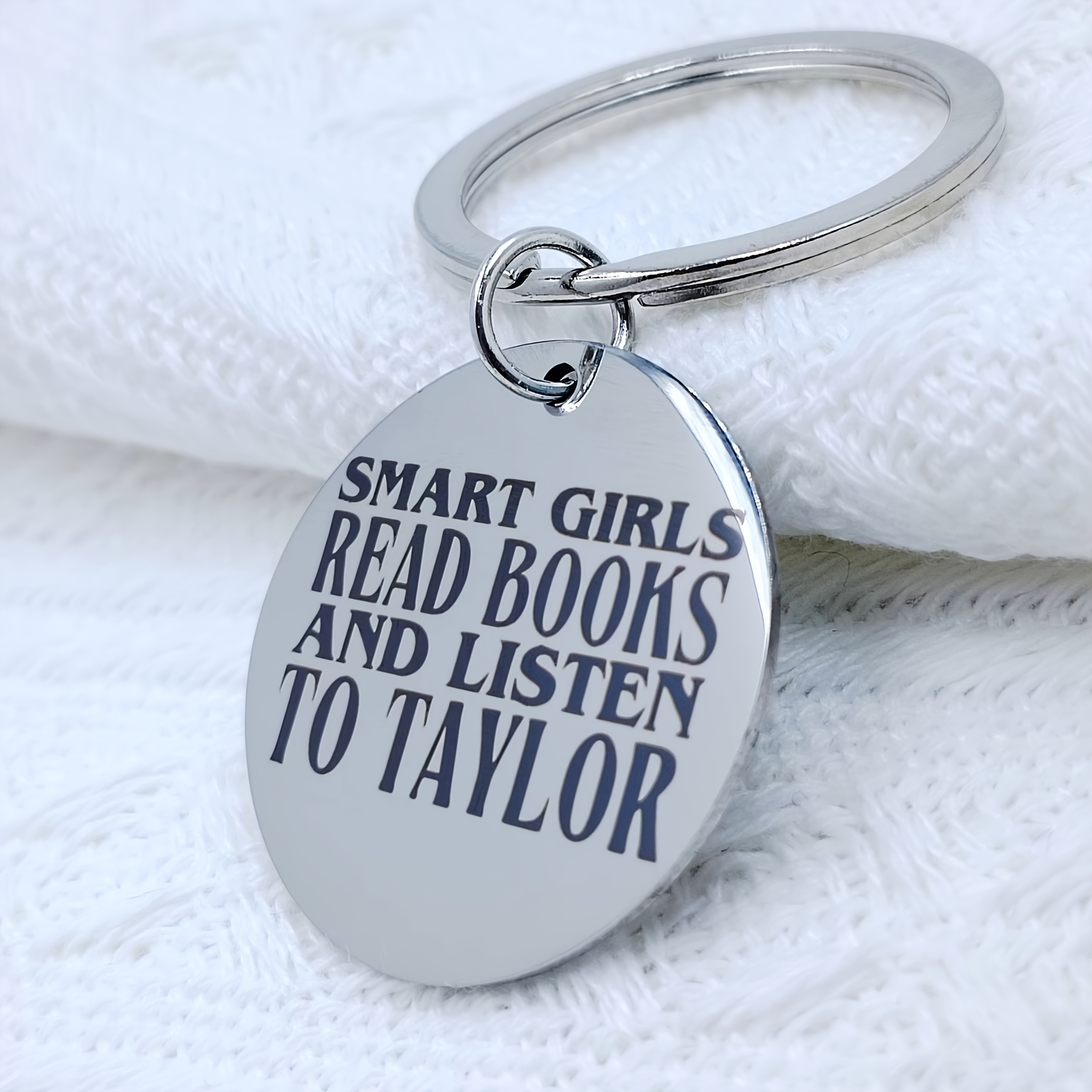 

1pc Stainless Steel Round Keychain - "smart Girls Read Books And Listen To " Engraved Quote - Ideal Gift For Ts-, Book-reading Fans - Birthdays & New Year