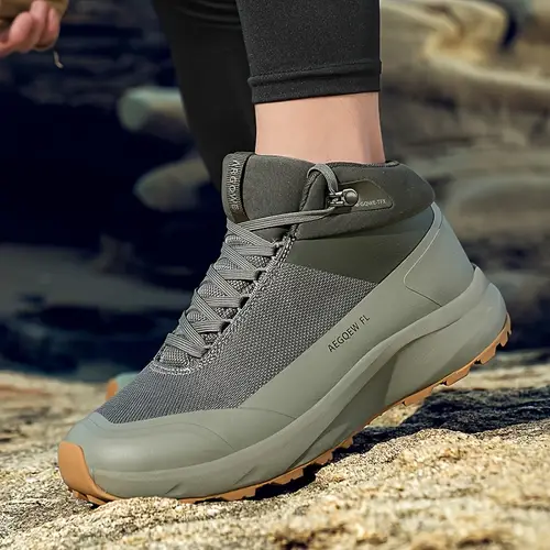 새로운 남성용 경량 편안한 스포츠 트레이닝 신발, 야외 러닝, 하이킹 및 일상적인 캐주얼 착용을 위한 통기 기능이 있습니다.