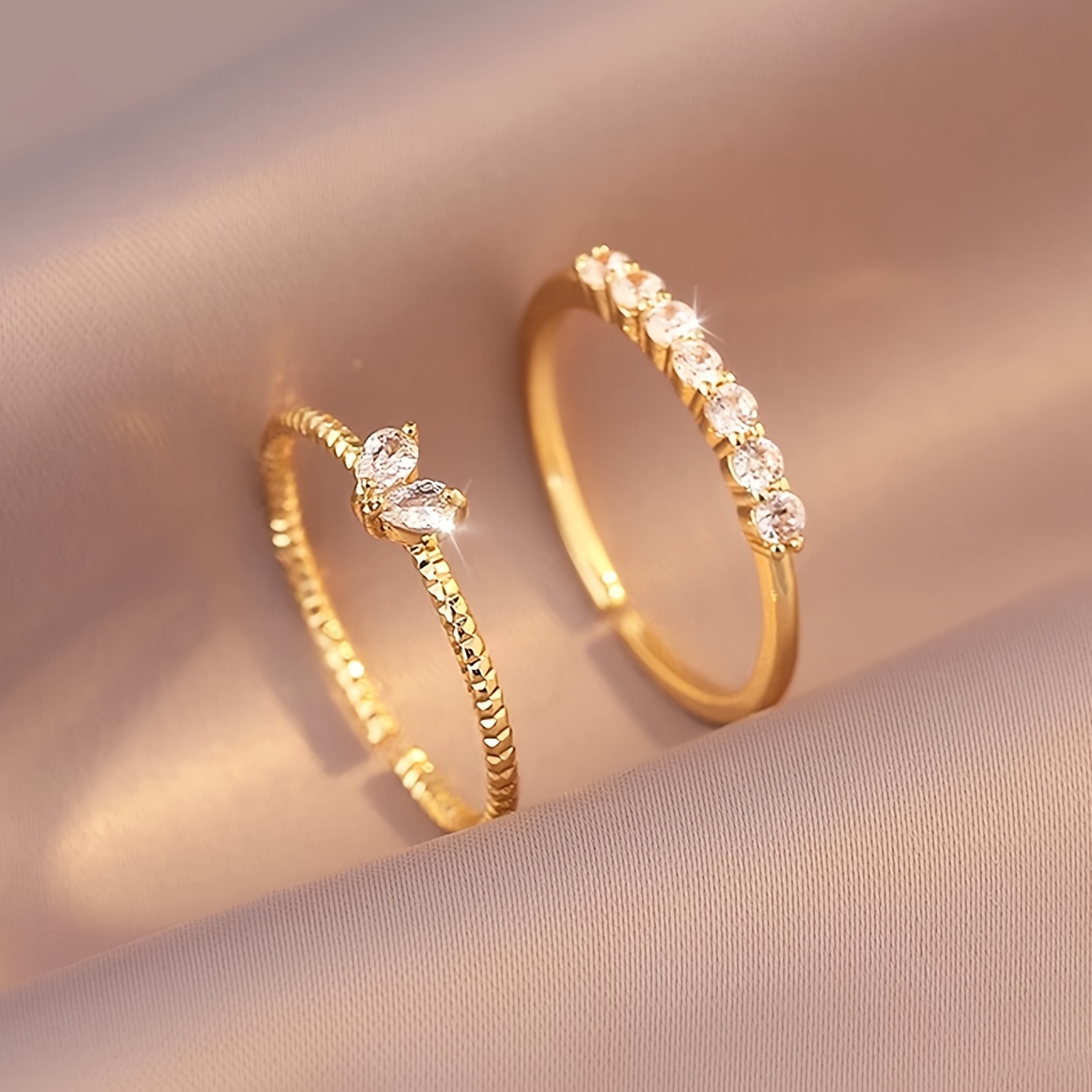 A Set Of 2 Elegant And Luxurious Women's Rings Made Of Copper With Zirconia Inlaid, Featuring A Delicate And Small And A Fine Ring Opening. The Opening Size Adjusted