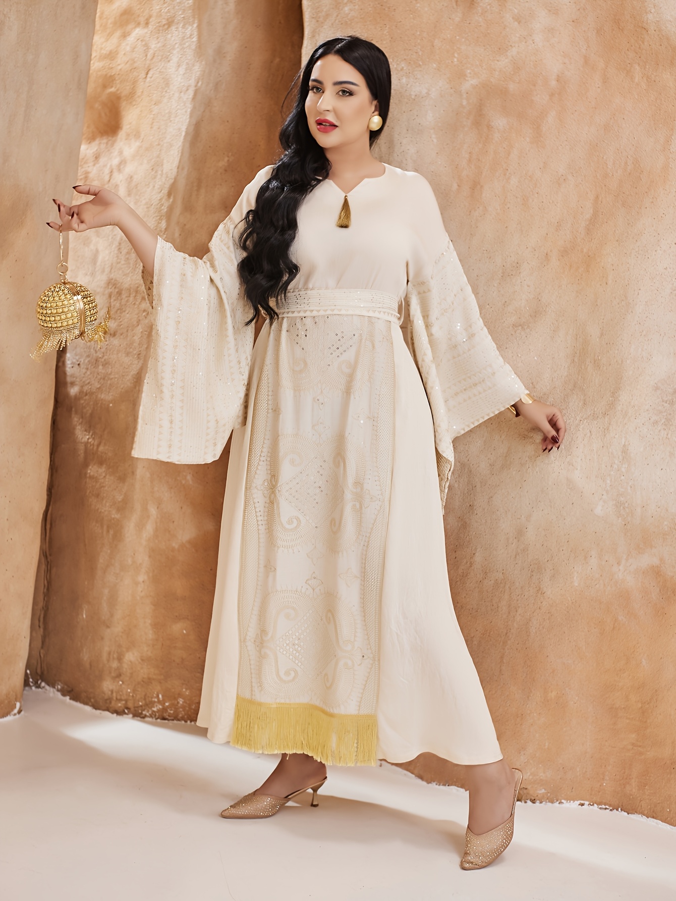 Elegant Golden Sequin Embroidered Arabian Dress | V-Neck Long Sleeve Kimono  Sleeves with Belt, Tribal Pattern, Long Length, Three Quarter Sleeves,  Embroidered Details | Ideal for Ramadan and ...