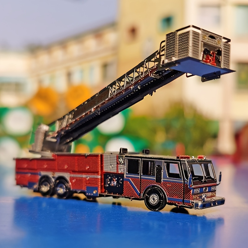 

Puzzle de Camion de Pompiers 3D Défiant - Échelle de Nuage Colorée, Kit de Modèle Métallique DIY pour la Pensée & les Passionnés de Loisirs