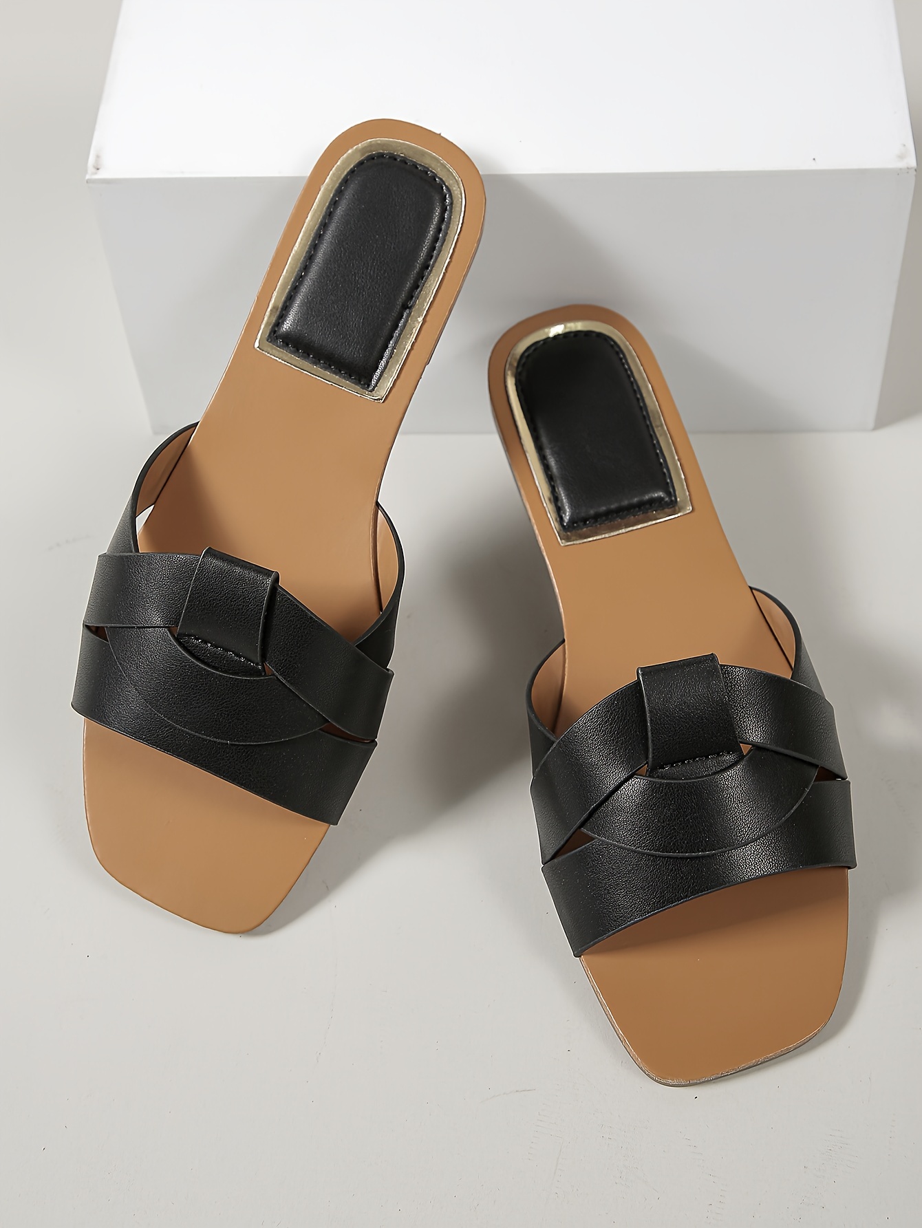 2025 Summer New Arrival Women's Shoes Casual Outdoor Lightweight Sandals Fashionable Open-Toe Slip-Ons Minimalist Resort Beach Slippers Comfortable Flat Slide Sandals Ladies' & Girls' Footwear Golden nude white black