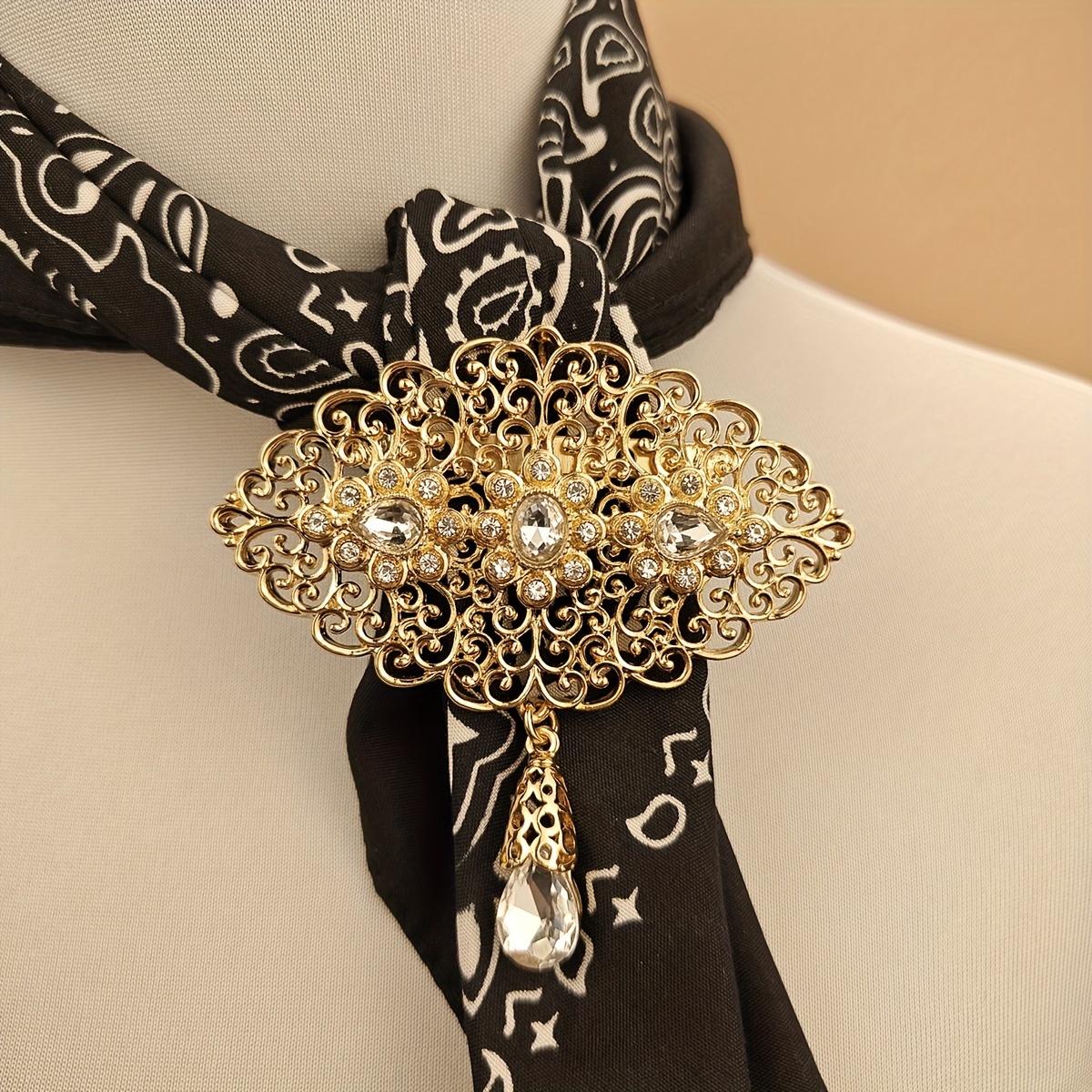A Vintage With Middle Patterns, Featuring Intricate Metalwork And Sparkling Rhinestones, Perfect For Scarves And Festive Occasions