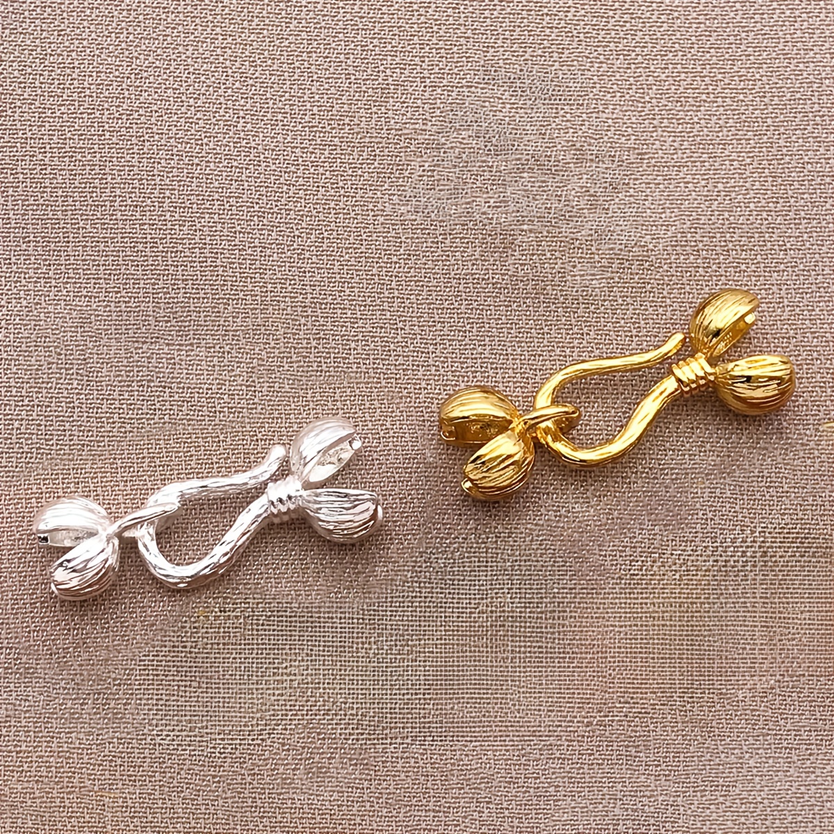 E-shop 2 Sets Kupferschmuck-Zubehör mit 18k Goldbeschichtung, inklusive silberfarbener Universalverschlüsse, geeignet für Anhänger, Charms, Armbänder,