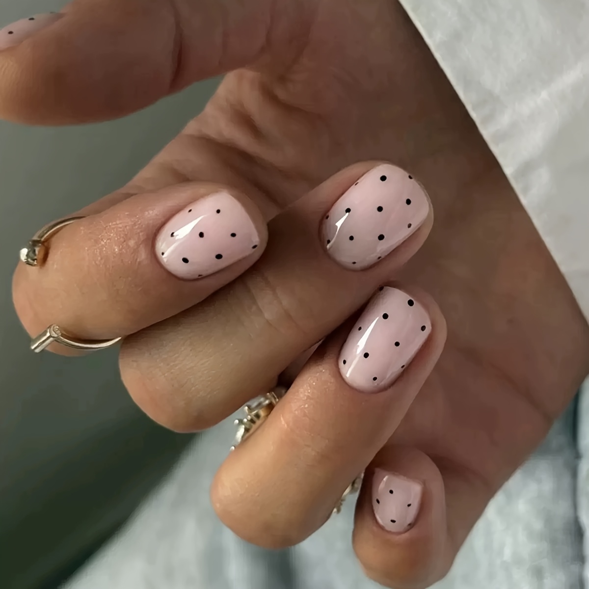 Star Wearable Nail Patches 24pcs Short Square Manicure Wearable Nail Black Polka Dot Minimalist Elegant Design Fake Nail Extension Removable Nail With Jelly Glue 1 Nail File 1