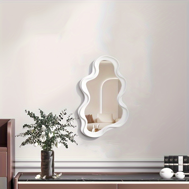 Espejo de maquillaje ondulado  Decoración de pared – The Refined Emporium