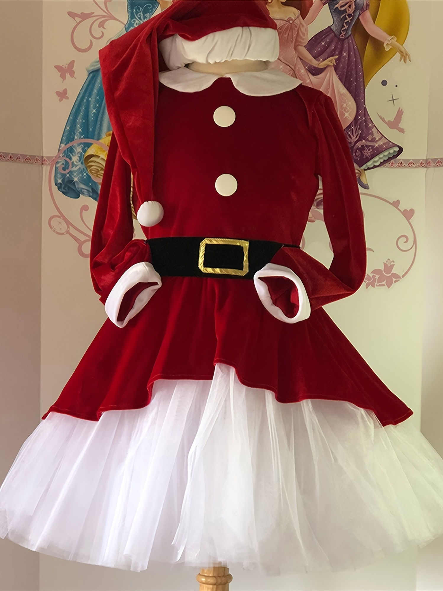 Une Belle Femme En Costume De Père Noël Generative AI | Image Premium