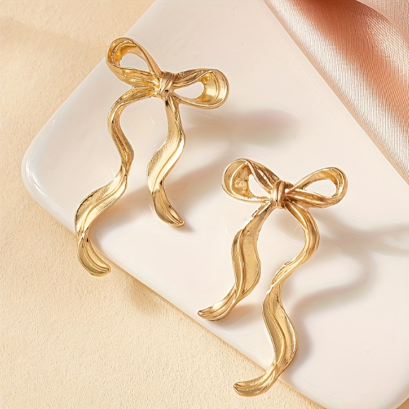 TEMU Brincos de Argola Dourada com Laço, 1 Par de Estilo Elegante e Simples, Brincos Pendentes Fashion para Mulheres,…: retailer-supplied image