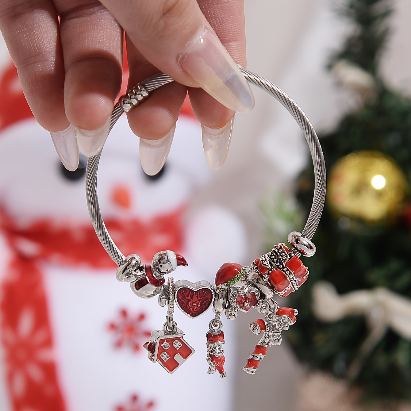 

Chic Christmas Charm Bracelet For Women - Elegant Snow Doll, Heart & Santa Candy Design | Perfect For Holiday Parties, Casual Wear & Everyday Glam