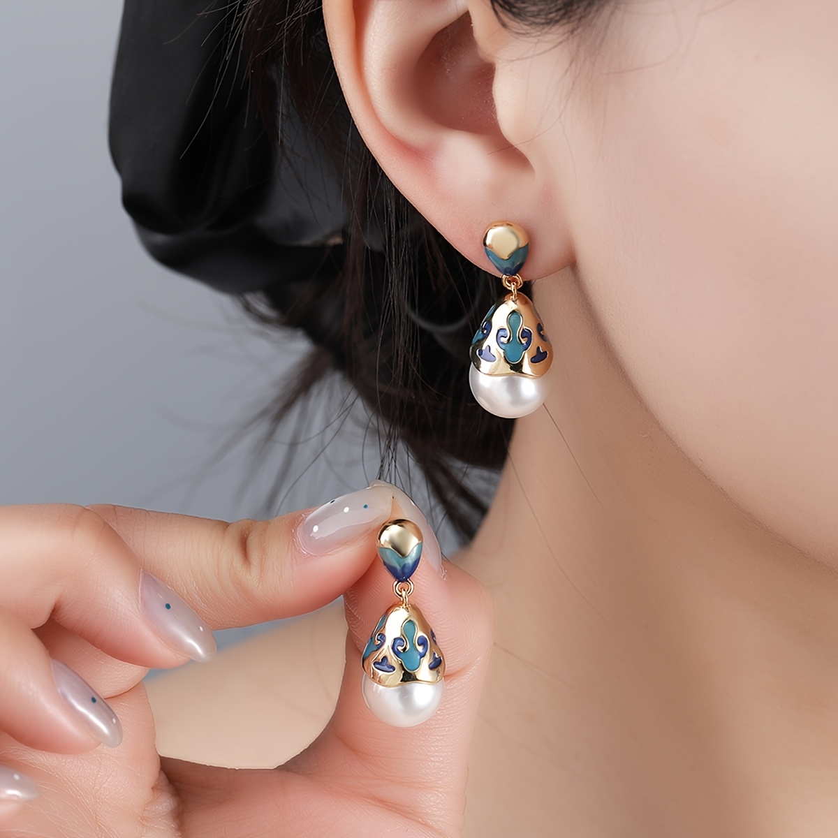 TEMU 1 Par de Pendientes Elegantes Vintage para Mujer - Esmalte Azul y Dorado - Pendientes Colgantes con Ornamentales en China, Versátiles para