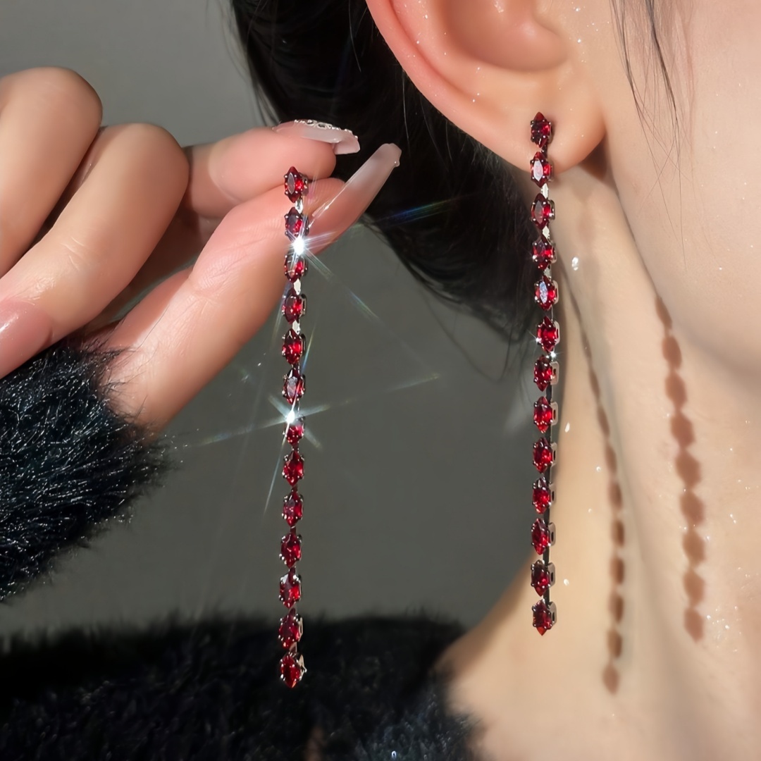 E-shop 1 Paar Damenmode Ohrhänger Retro Elegant Easy Style Eingelegte Rot Und Kubische Oxidierte Zirkonia Quasten Ohrringe Geeignet für Damen Tägliche