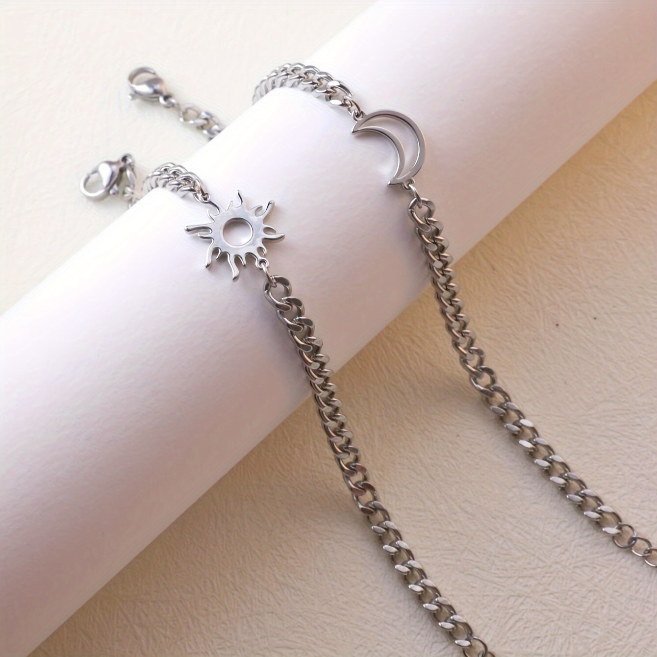 Image of 2pcs Minimalist And Moon Couple Bracelet, Fashionable And , Versatile For Daily Use, Suitable For Daily Banquets And Parties, Suitable For Valentine's Day Gifts For Lovers And , Suitable For Women
