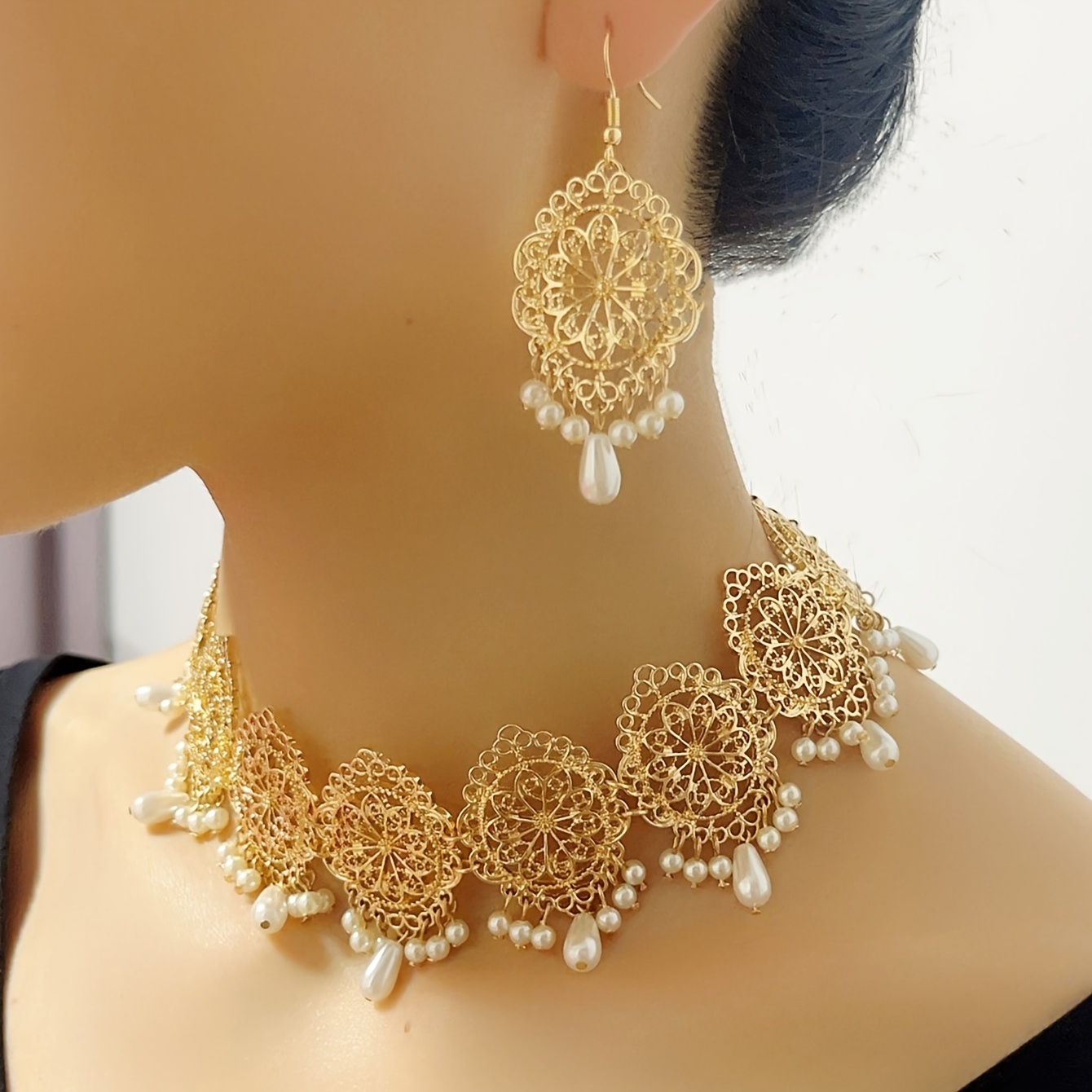 

Elegant Indian- Set: 3-piece Gold-tone Necklace And Earrings With , Suitable For Daily Wear And Weddings, Perfect For Eid Celebrations