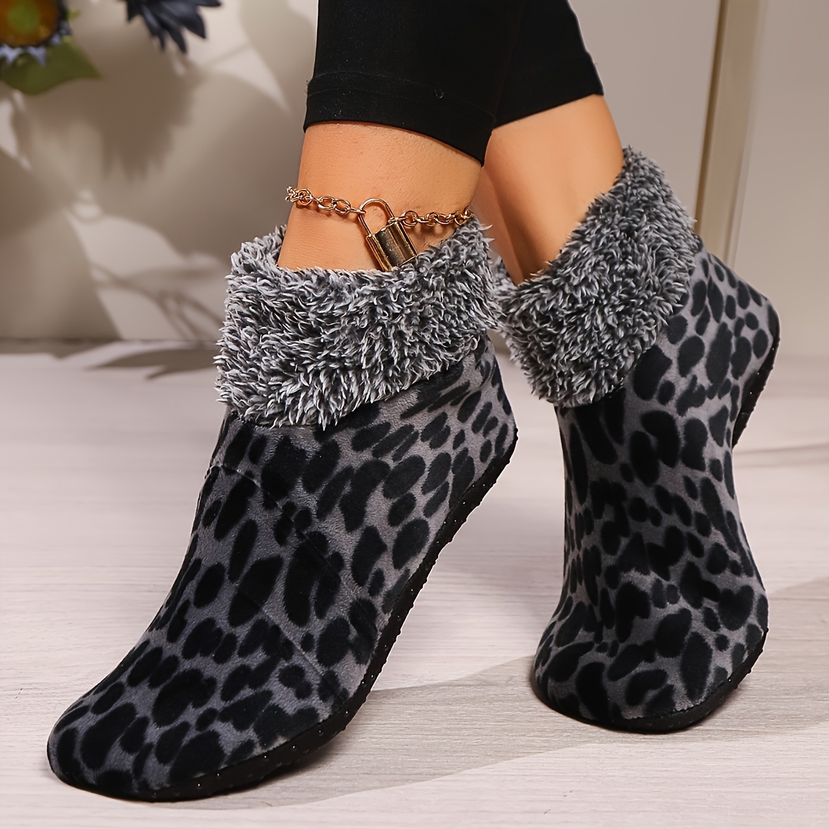 TEMU 1 paire de chaussettes d'intérieur pour femme à imprimé léopard, chaussons d'intérieur d'hiver pour femme, chaussettes-pantoufles
