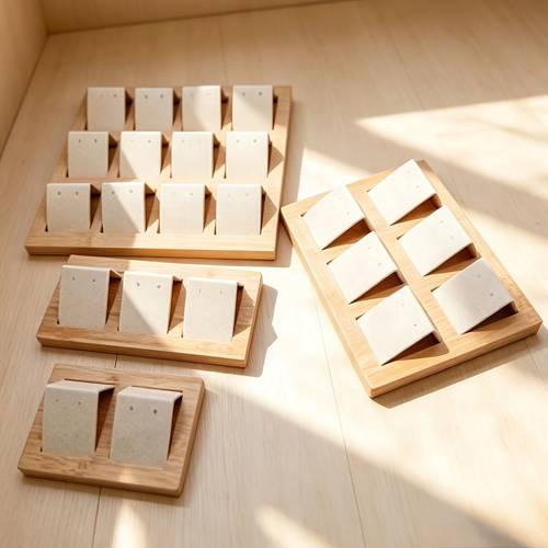 juego de 5 tamaños: soporte expositor de para aretes de madera natural de 1, 2, 3, 6 posiciones con bandeja forrada para joyas, compacto y exquisito para exhibición en boutique y encimera, organizadores de joyas colgantes