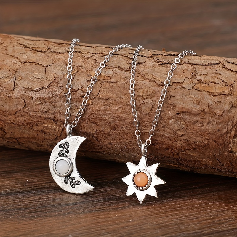 TEMU Dos nuevos y elegantes collares de aleación para pareja con incrustaciones de piedras preciosas sintéticas, diseño exquisito de luna y sol