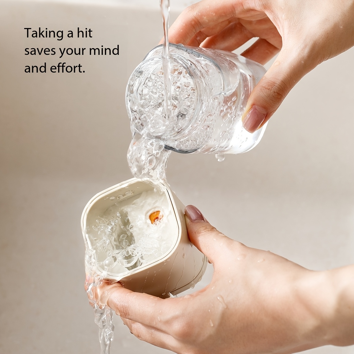 household quantitative salt bottle double mouth   control salt spray seasoning jar kitchen press type glass seasoning bottle salt jar Product details 9