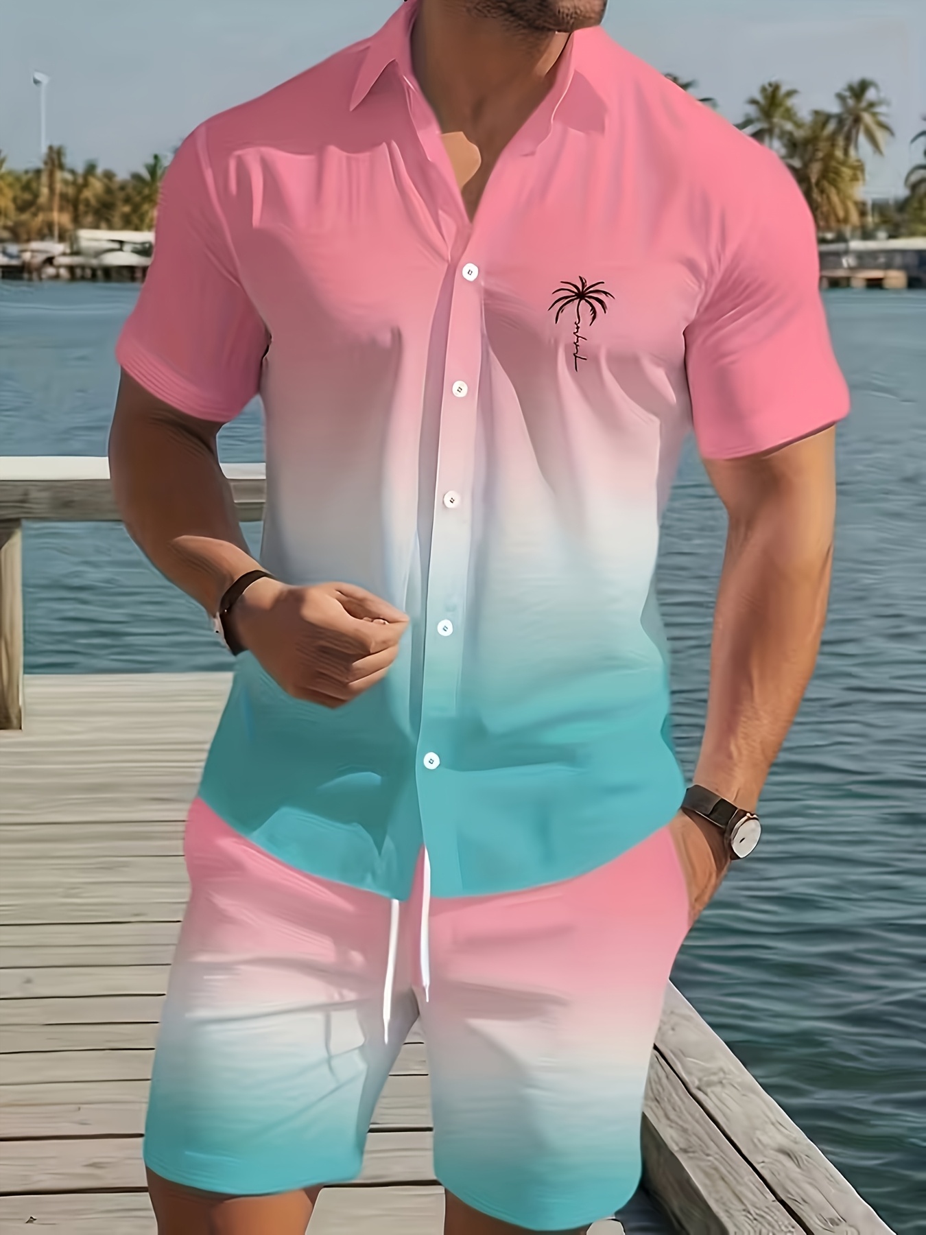 A Two-Piece Men'S Casual Shirt Set Featuring a Hawaiian Gradient Design, Including a Round-Neck Short-Sleeve Shirt And Elastic Waistband Shorts, Perfect for Summer Outdoor Activities