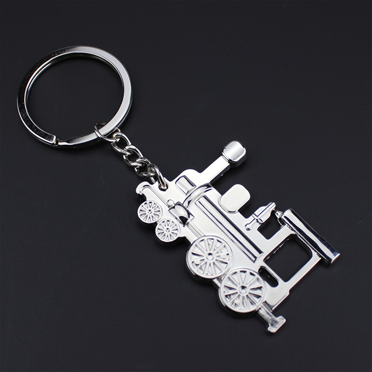 

1pc Unique And Delicate Train Head Keychain For Men, Backpack Decoration