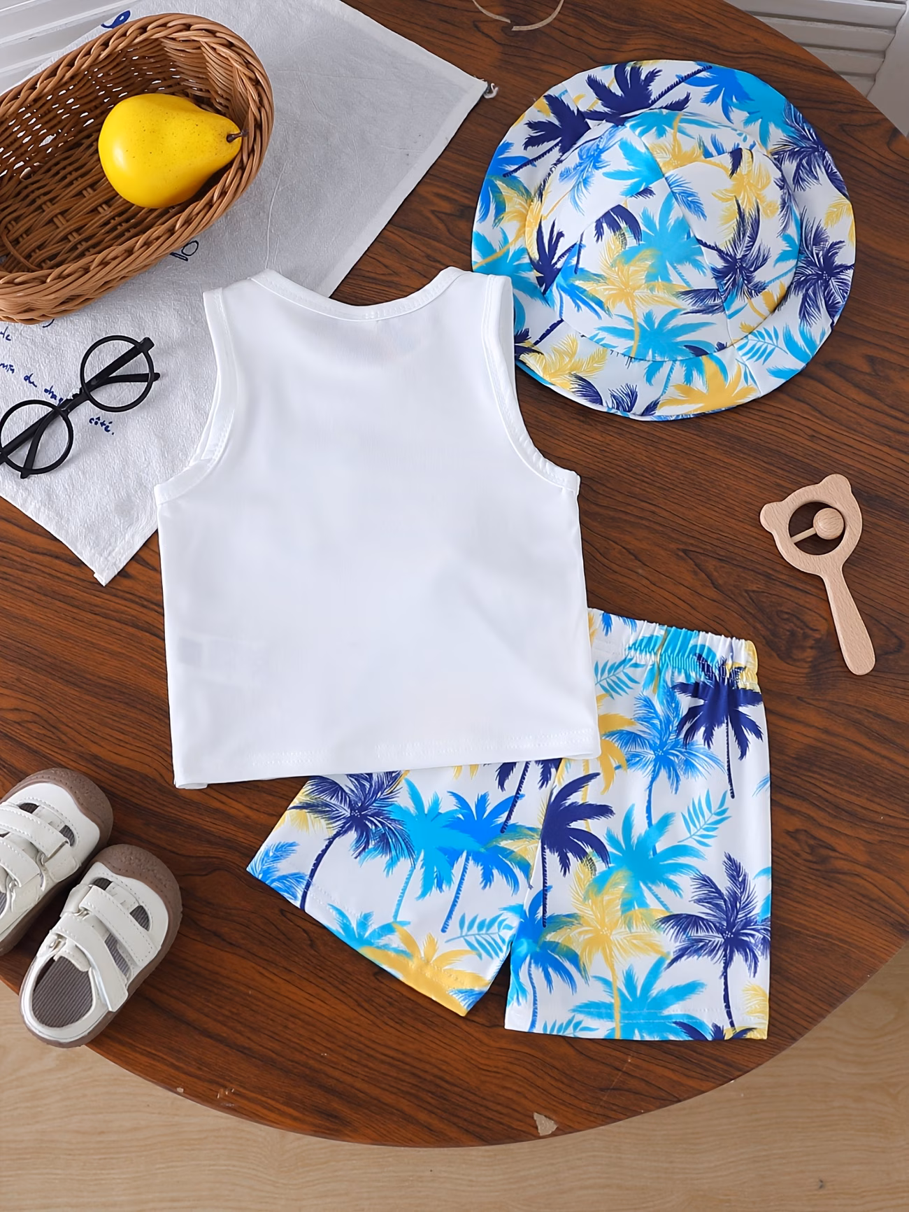 ensemble de plage dété pour garçon : ensemble 3 pièces comprenant un débardeur uni avec un imprimé cool et tendance et des poches à , un short avec une taille élastique, et un chapeau. idéal pour lété, la plage, les maillots de bain et les activités dété. parfait pour 1