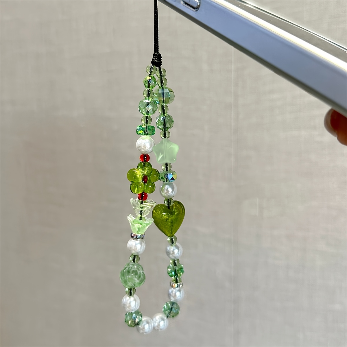 TEMU Correa para teléfono móvil con cuentas, cadena artística y de , , con forma de flor, estrella, de amor, pulsera con dije anti-pérdida