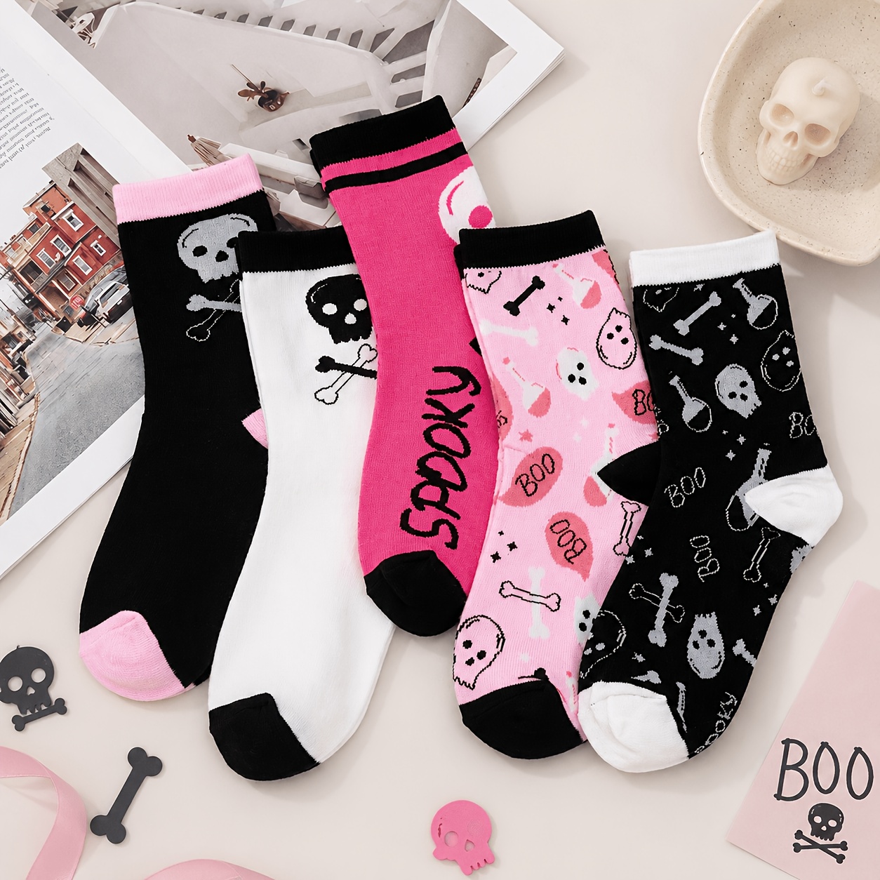 TEMU 5 pares de calcetines de Halloween con estampado de calaveras, calcetines casuales para mujer con de huesos de espeluznantes en rosa y negro,