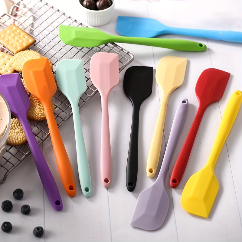 2pcs high quality silicone spatulas multifunctional baking spatulas heat resistant non stick for baking spreading   and serving size   8 27in Product details 0