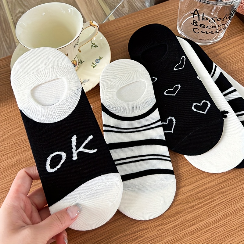 E-shop 6 Paar Schwarz-Weiße Herz-Buchstaben-Streifen Damen Bootsocken, Leicht, Atmungsaktiv, Bequem für den