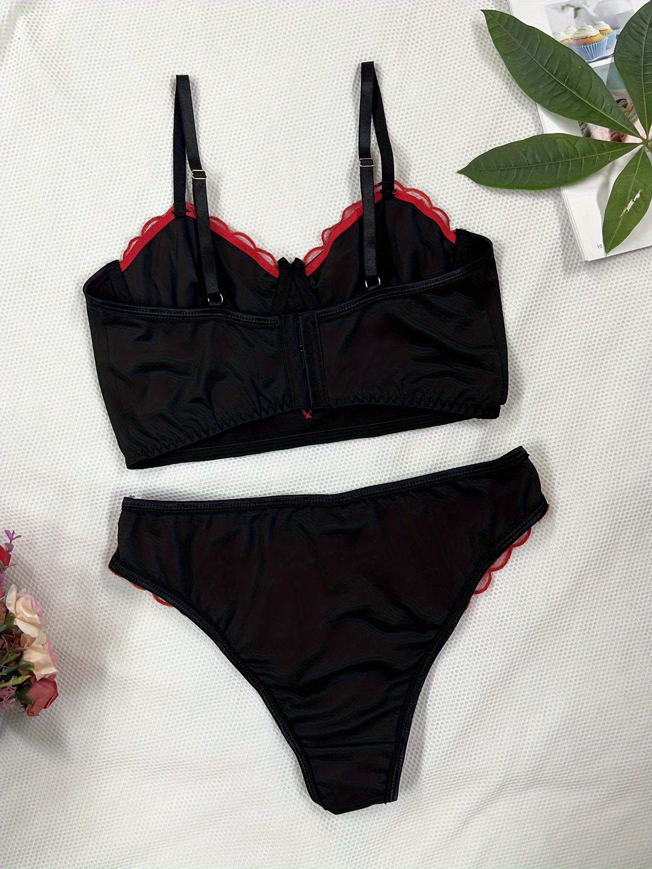 Intimo Lingerie - Unique embroidery and bold block of