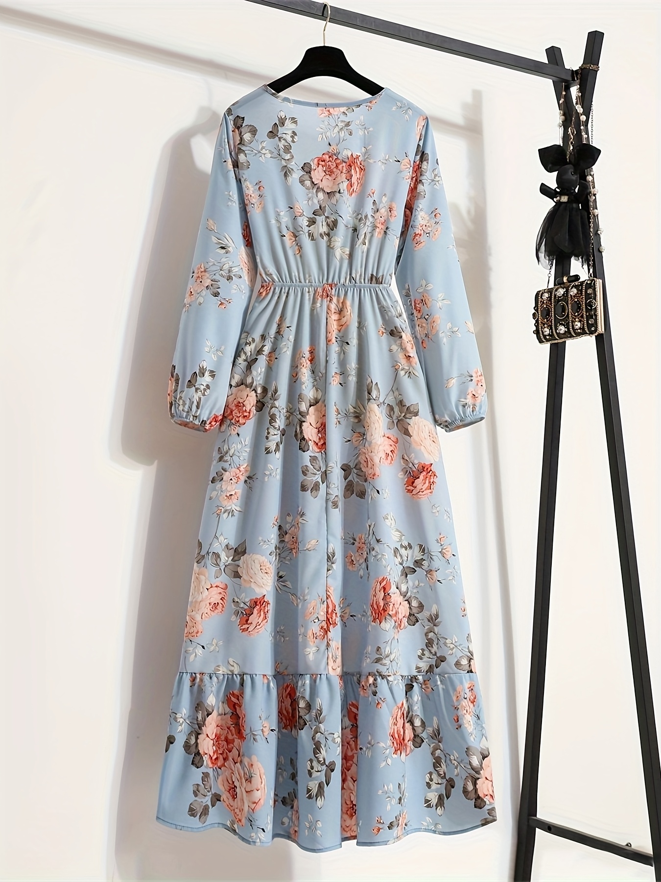 שמלת חושים עם מסיבה הדפסה ,ת נשר חושים עם מסיבה אלגנטית וחגורת קשירה במותן - באורך הרצפה עם שרוולים ארוכים, ניתן לכביסה במכונה, לבוש מיוחד רשמי לאביב/סתיו, שמלה עם הדפס פרחוני, לבוש אביב/סתיו, מרקם רך בד