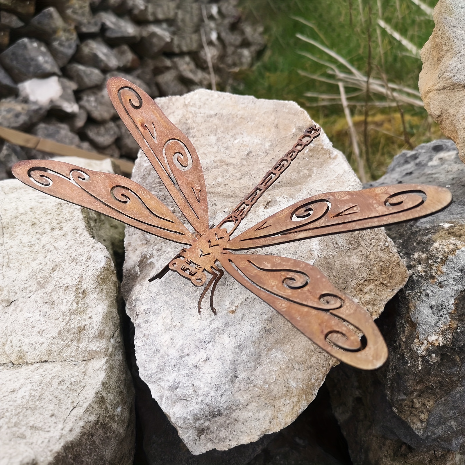 rustic metal 3d dragonfly outdoor decorative sculpture natural rust dragonfly garden insect ornament suitable for outdoor garden patio planter decoration product is   rusted with rust and rust powder is normal