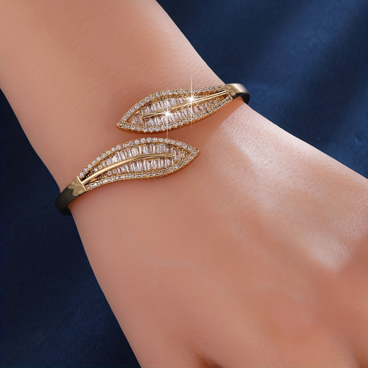Trendy Leaf Motif Bracelet, Unique Jewelry Gift