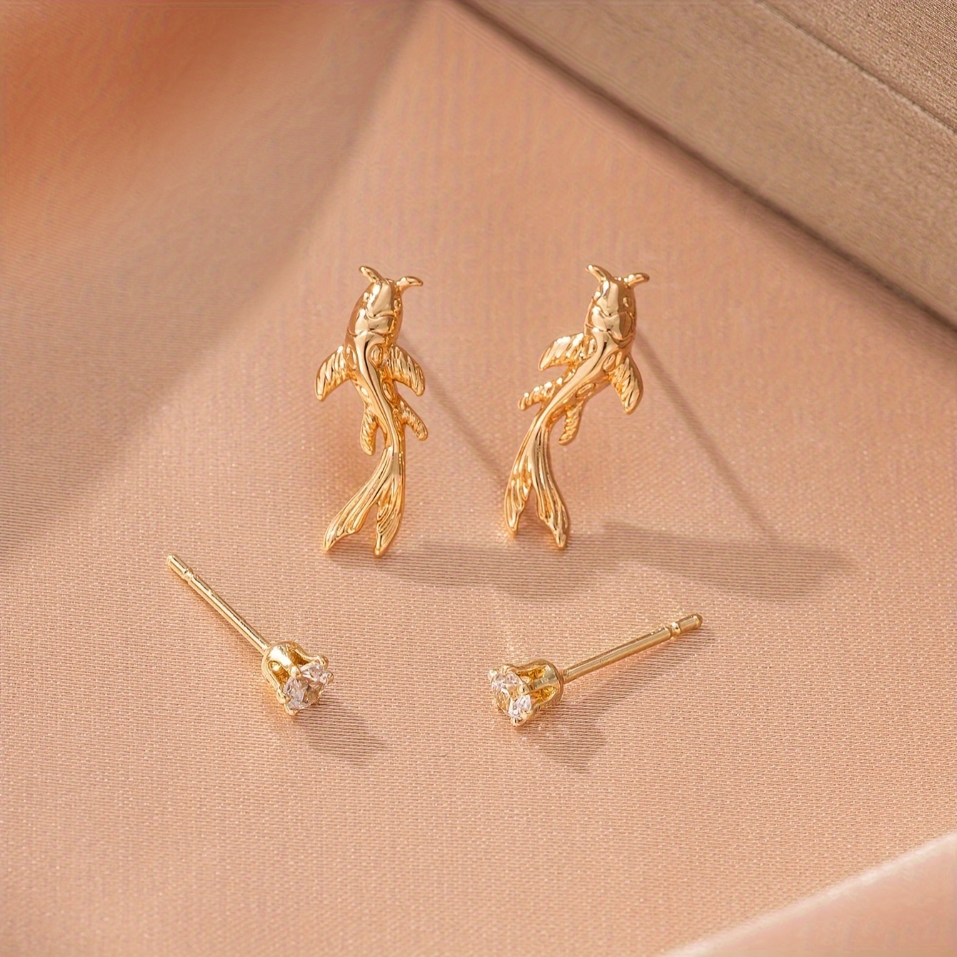 E-shop 2 PAARE Mode Ohrstecker, Elegante Mini Goldfisch Synthetische Zirkonia Ohrstecker für Damen für Bankettfeiern Schmuck Ergänzungen