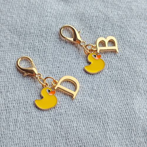 1pc cute little yellow duck shaped keychain with initial letter a z pendant 26 english letter keyring suitable for keys wallets and bag charms a stylish and durable keychain with a perfect as a gift for friends or who
