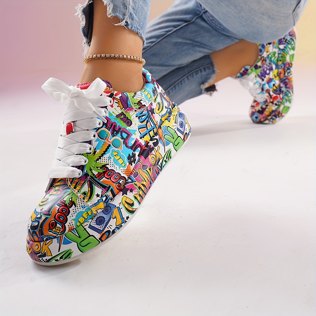 

Low-top Casual Graffiti Sneakers With Lace-up