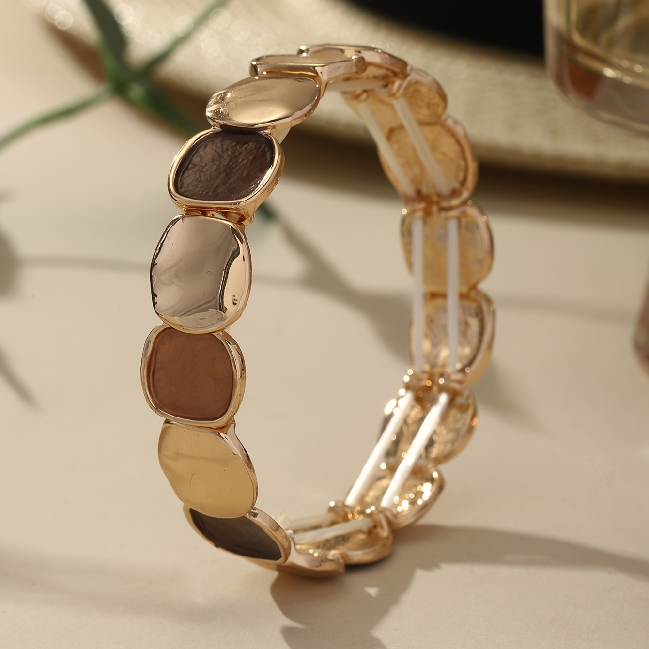 1pc Vintage Style Elegant Zinc Alloy Plated Kc Golden Elastic Bracelet Bracelet Irregular Square Unisex Bracelet