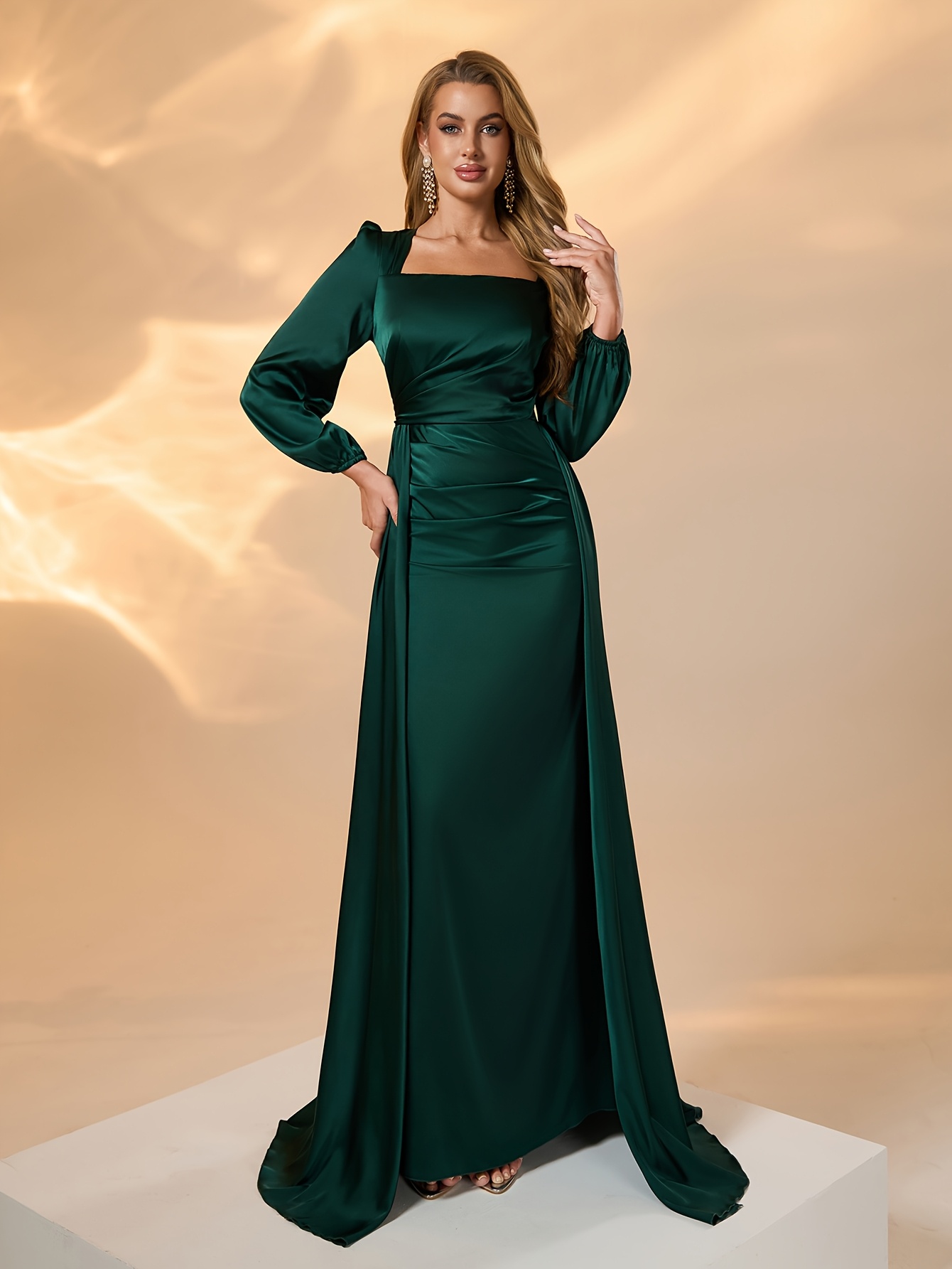 Women'S Elegant Wedding Bridesmaid Formal gown Emerald Green Party dress  with Square Neckline, Flattering Fit for Bridal Party Evening Event