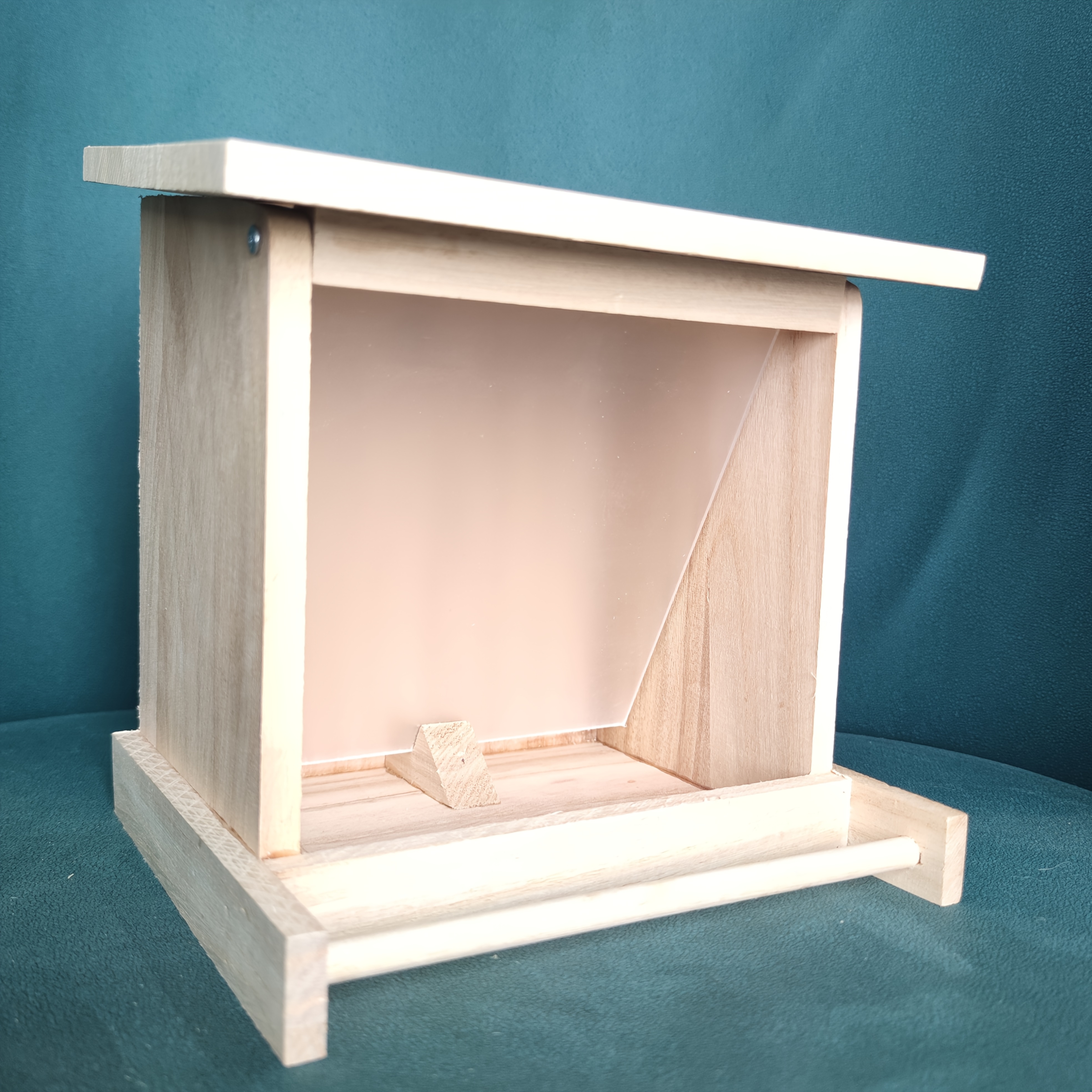 Image of An Outdoor Bird Feeder Made Of Wood, Suitable For Feeding Birds And Wildlife In The Yard, Storing Bird Food, And Dispensing Types Of Bird Feed, Without Battery