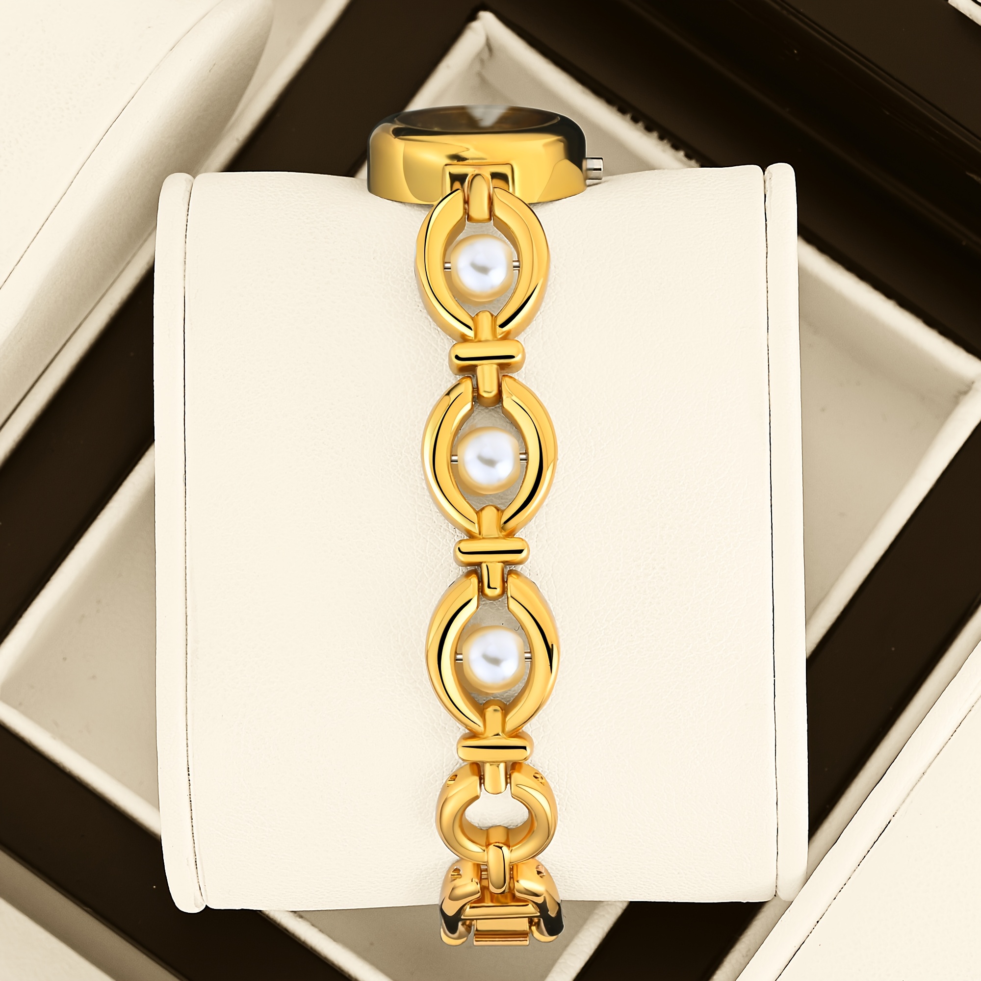 Women's Elegant Luxury Golden Quartz Watch
