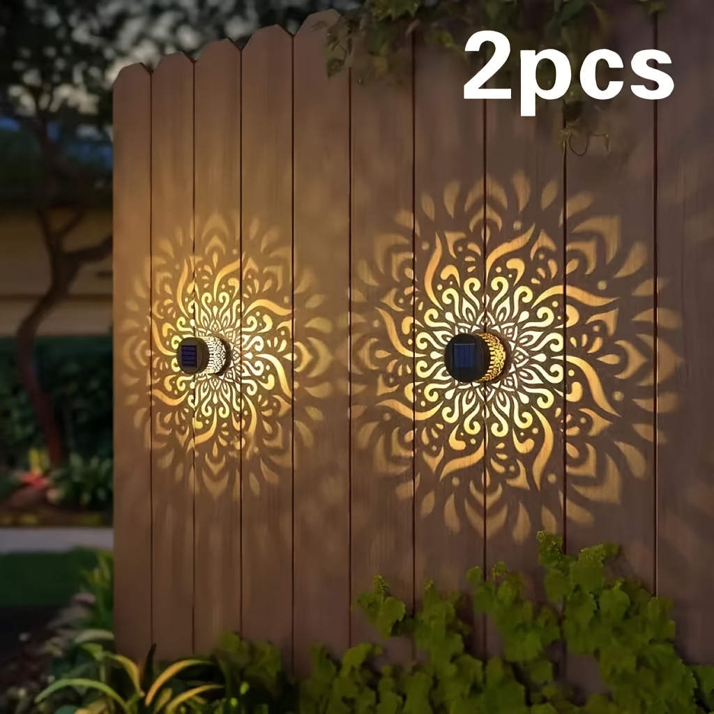E-shop Zwei Solarbetriebene Außenwandleuchten für die Hausdekoration, mit farbwechselnden Retro-Hohlkonstruktionen. Diese Mandala Schatten LED