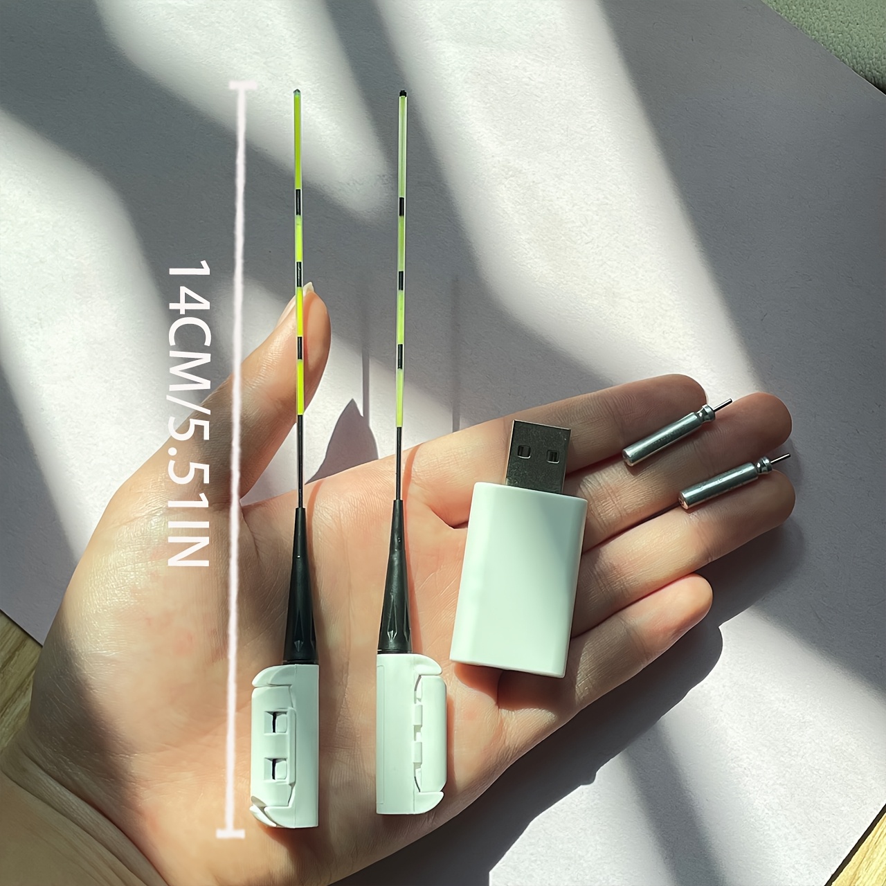 TEMU Kit de pêche 5 pièces : 2 batteries, 2 barres lumineuses d'alarme ultra-lumineuses à changement de couleur à haute activées par et 1 chargeur,