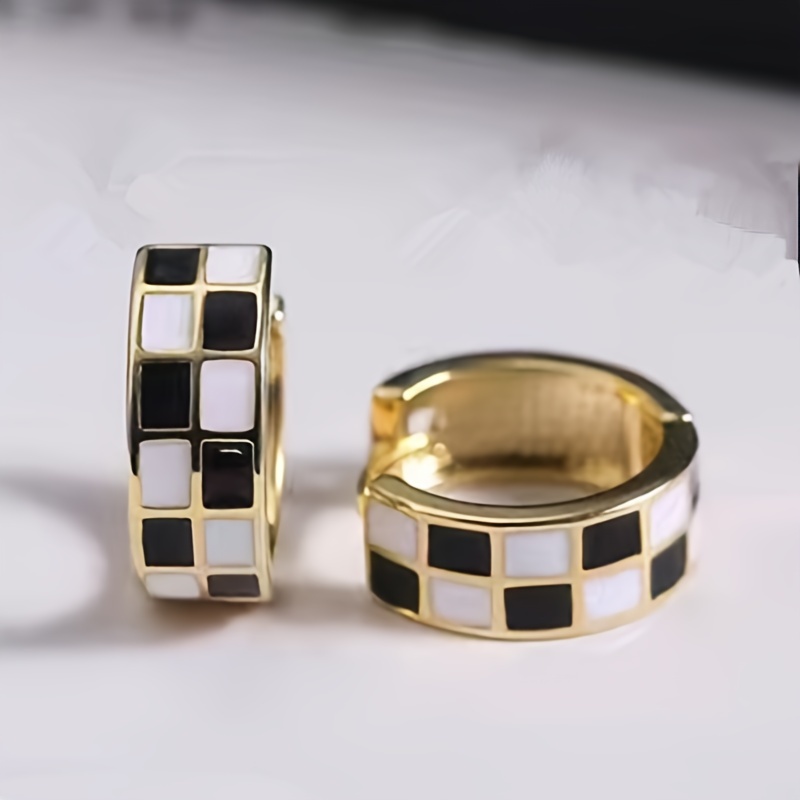 

Elegant Black & White Checkerboard Hoop Earrings For Women - Chic Alloy Fashion Jewelry, Casual Attire Or Parties