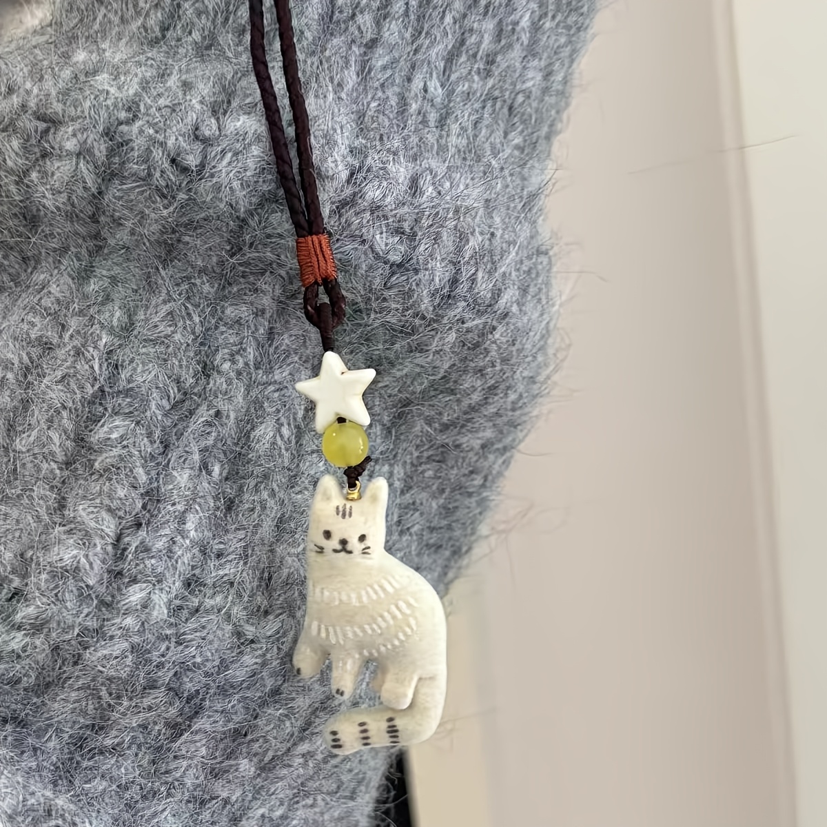 TEMU Collier à tricoter chaton et ludique pour femmes, nouveau style niche 2025, chaîne de pull longue, accessoire polyvalent