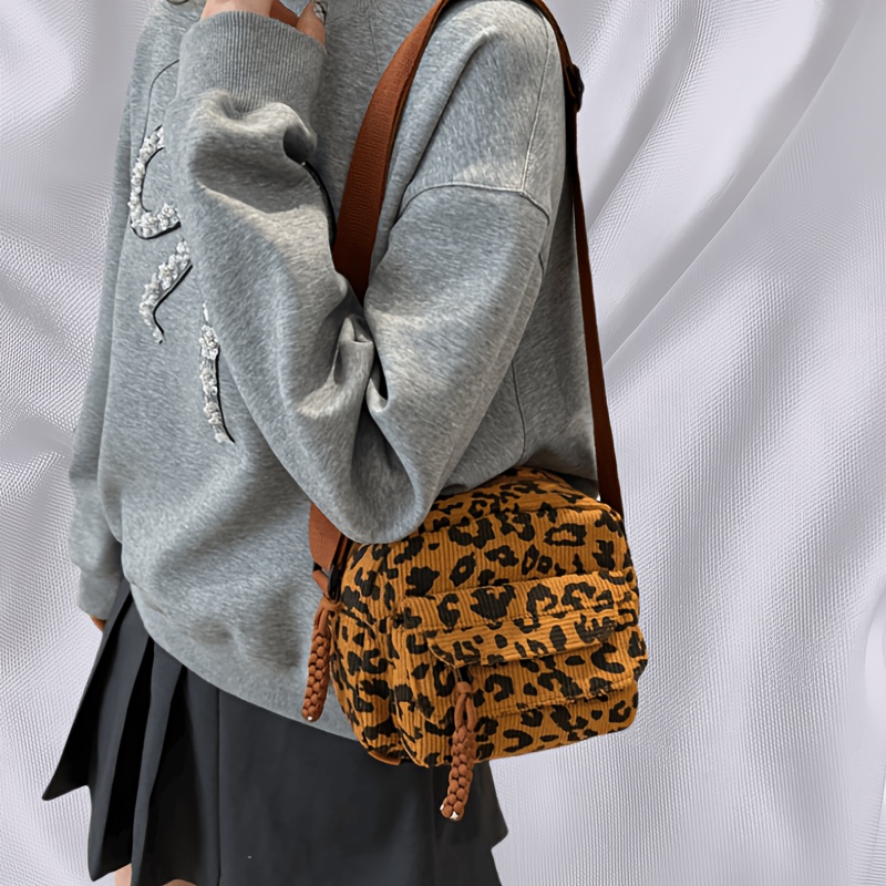 

Mini Sac Bandoulière Chic pour Femme en Imprimé Léopard - Sangle Ajustable, Fermeture Éclair, Design Pliable, Velours /Marron avec Doublure en Polyester, Petit Sac Bandoulière